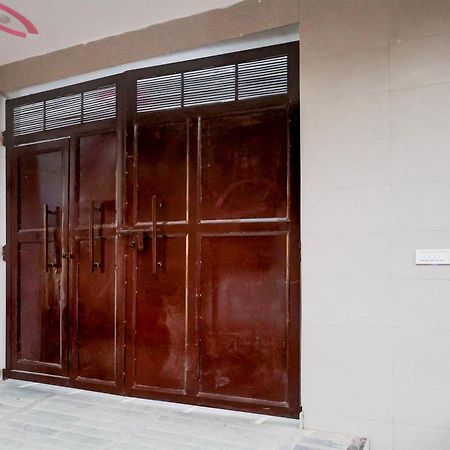 Hotel The Arrow Near Paschim Vihar Delhi  Exterior photo