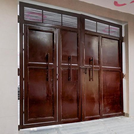 Hotel The Arrow Near Paschim Vihar Delhi  Exterior photo