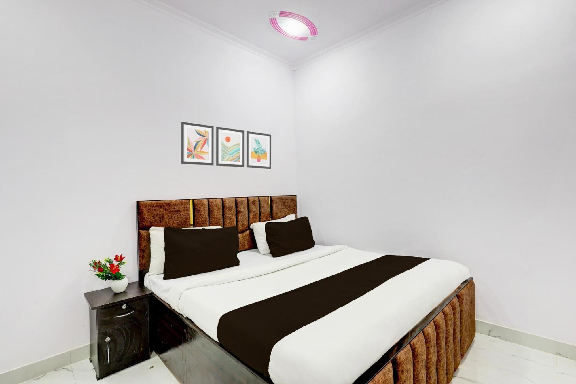 Hotel The Arrow Near Paschim Vihar Delhi  Exterior photo